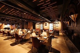 Lucknow, now enjoy a pure vegetarian buffet at Drowning Street’s “Tuesday Tadka”