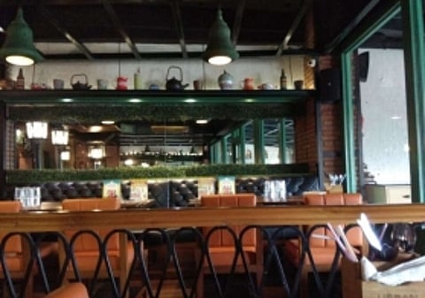 A blend of fine dine & cafe culture, Urban Cave in Kanpur is where you need to be next