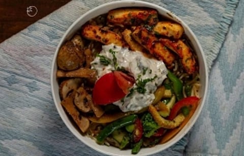 Bowl Digger in Kanpur is where you can grab a quick & delicious Meal in a Bowl!