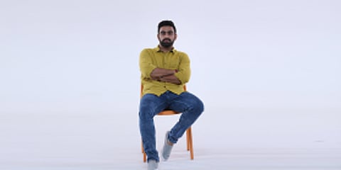 Brace yourselves for some mind-numbing jokes at Rahul Dua’s comedy show in Kanpur!