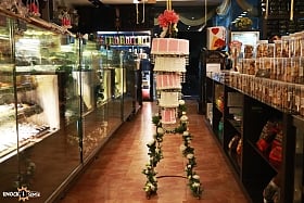 Walnut Bakery's "Chandelier Cakes" are the newest Instagram trend that you need to try in Lucknow!