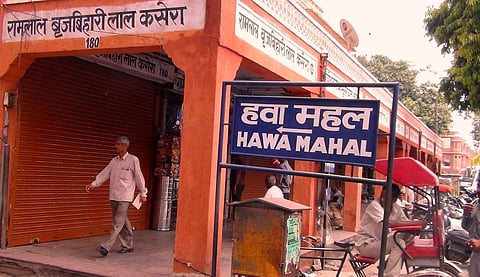 This food tour in Jaipur lets you taste your way through the ancient city