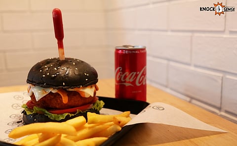 5 Amazing burgers & shakes places in Lucknow where you can satiate your hunger qualms