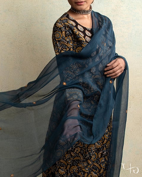 The Farida Gupta exhibition in Kanpur is all about delicate fabric & stunning Kurtas!