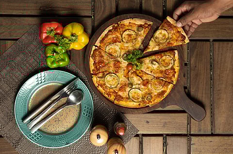 The Yacht Club in Kanpur is wooing us with its upbeat vibes & great food options