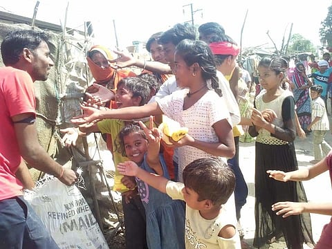 Meet Lucknow boy Azhar who has been feeding 400-500 people & animals daily