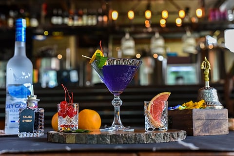 Indulge in a safe drinking experience at these 6 bars in Lucknow!