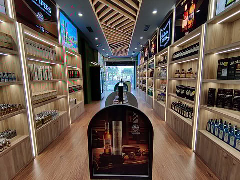 Madira & all other liquor shops in Lucknow to operate from 10 AM to 7 PM today onwards!