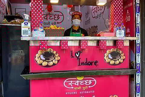 Indore has an all-new Swachh Pani-Puri Vending Machine & you need to visit it ASAP!