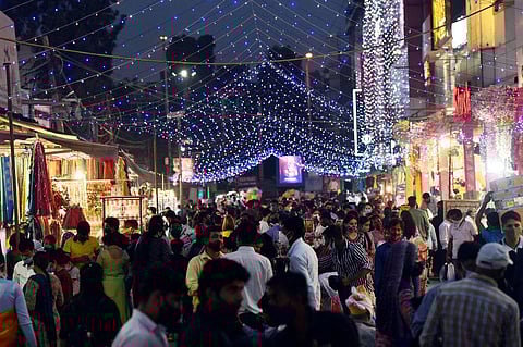 Night curfew guidelines changed in Indore; markets can now open till 10 PM