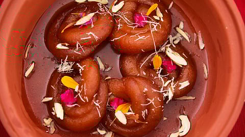 This winter season, relish the sweet flavours of Indore's famous Mawa Jalebi!