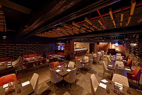 FREE bottomless cocktails & shots for ladies this weekend at Lucknow's Drowning Street!