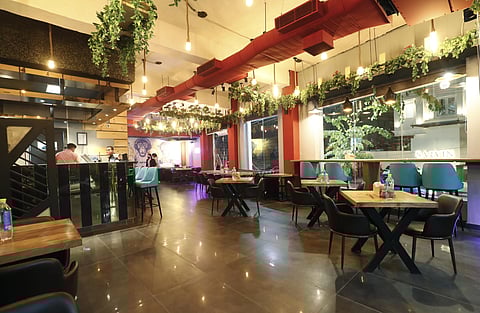 Have a Valentine's Date? Then pull up at Lucknow's Messy Tomato for a lovey-dovey foodie affair!