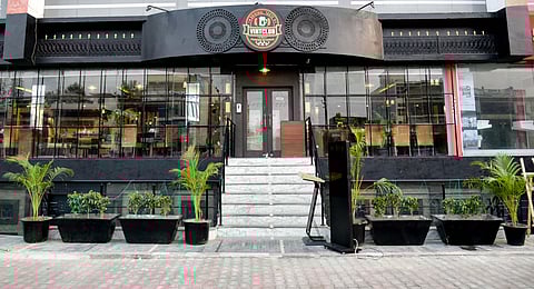 Lucknow's first Premium Retrobar, VintClub is here to redefine the city's fine-dine scene!