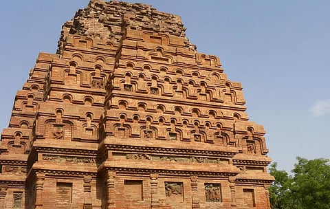 The oldest remaining terracotta shrine in Kanpur is beckoning art lovers & history buffs alike!