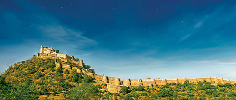 Ditch your history book & drive away from Jaipur to explore Kumbhalgarh Fort in person!