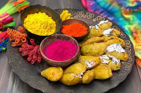 Check out THESE 7 types of gujiyas available in Kanpur to have a happy & delicious Holi!