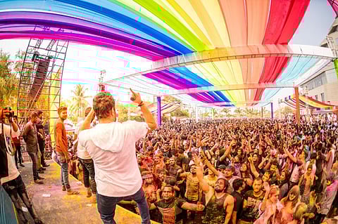 Be a part of 'The Royal Holi' on Sunday with 6 DJs, colours & more by The Palms in Lucknow!