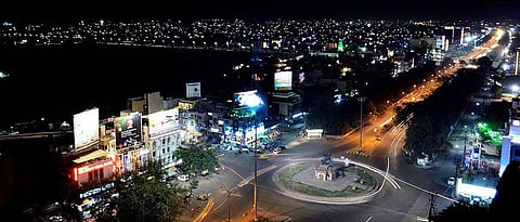 Indore markets to shut at 9 PM ahead of Holi to repress the COVID-19 surge in Madhya Pradesh