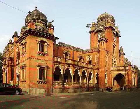 Explore the colonial heritage of Indore with a virtual tour of its 20th century Gandhi Hall!