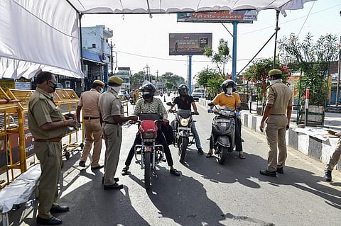 E-pass mandatory for essential travel by public amid corona curfew in Lucknow & other UP districts!