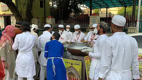 Free Meals by 'Wahid Biryani' in Lucknow are a boon for hunger-stricken in these tough times!