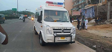 Volunteers across Jaipur help in bidding dignified farewells to the deceased amid the pandemic