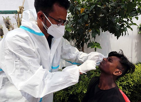 Indore's civic body & health dept conduct tests of those violating COVID norm at major crossroads