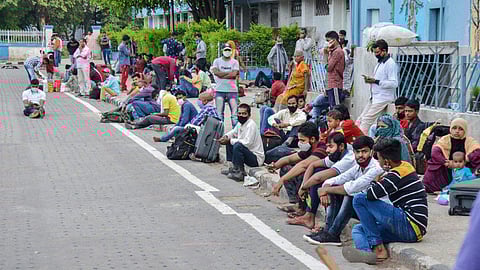 Indore to get special vaccination camps for labourers, domestic help washermen & salon workers!