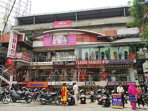 Lucknowites throng out in small numbers as markets across the city reopen after 51 days!