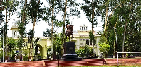 Lucknow University staff to bear the educational expenses of pandemic-orphaned pupils!