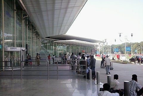 Lucknow Airport officials announce revised parking fees & heavy fines for those causing jams!