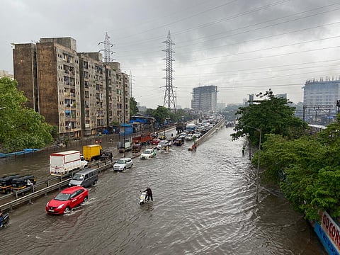 IMD issues 'Yellow Alert' in Mumbai & Thane; heavy rains & thunderstorms in store for today