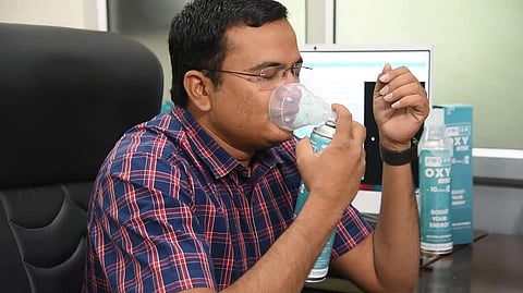 IIT Kanpur alumnus develops portable & economical oxygen can for quick relief!
