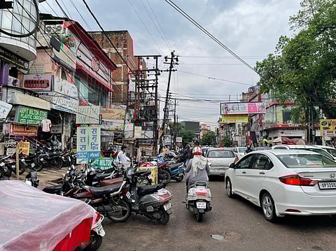 You can now be fined for parking vehicles in front of houses & entry points of shops in Lucknow