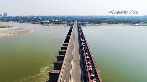 Know more about THIS picture-perfect bridge in Kanpur that marks the city's identity!