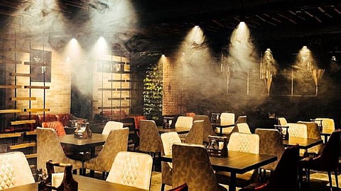 With drinks at ₹1, The Drowning Street in Lucknow is getting the party started this weekend!