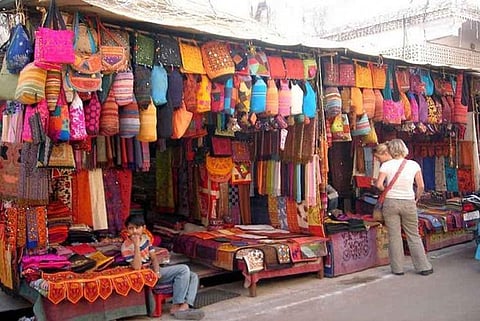 Attention shopaholics! Head out to THIS market in Jaipur for a power-packed haggling session