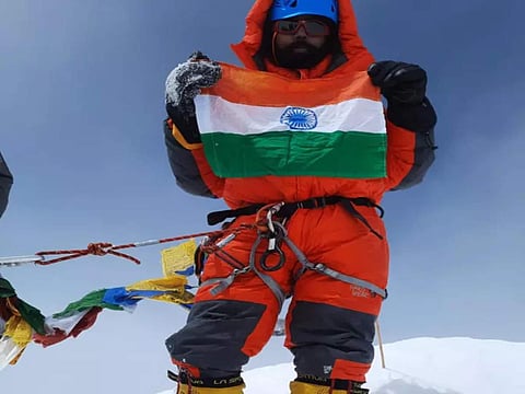 Scaling a new height in life, THIS banker from Lucknow hoists Tiranga at 'Mount Kun'!
