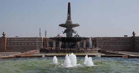 Fountains at intersections in Lucknow to be made functional in a bid to reduce air pollution