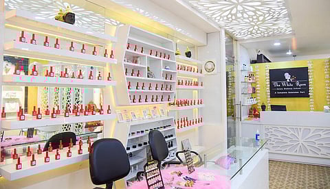 A salon-cum-boutique, The White Room in Lucknow takes care of both your shopping & grooming needs!