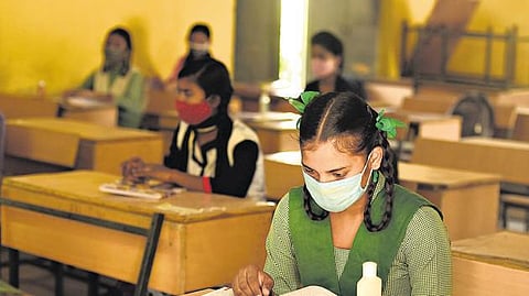 Covid Scare- Rajasthan shuts down schools, colleges; imposes weekend curfew!