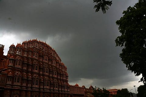 IMD issues Yellow Alert in 8 districts of Rajasthan, predicts light rain on February 3 & 4!
