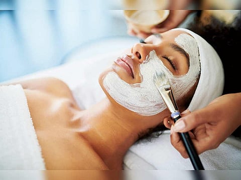 Beat mid-week blues with KnockOFF deals on facials at THESE 6 top-notch salons in Lucknow!