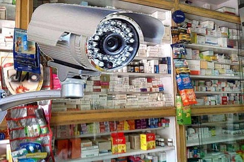 यूपी में नशीली दवाओं की अवैध बिक्री पर रोक लगाने के लिए मेडिकल स्टोर पर सीसीटीवी कैमरा लगाना अनिवार्य