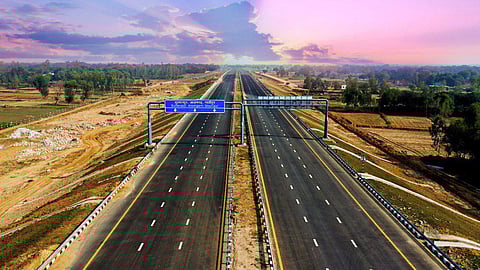 Purvanchal Expressway - 30 अप्रैल तक पूरा होगा एक्सप्रेसवे का बचा हुआ निर्माण कार्य