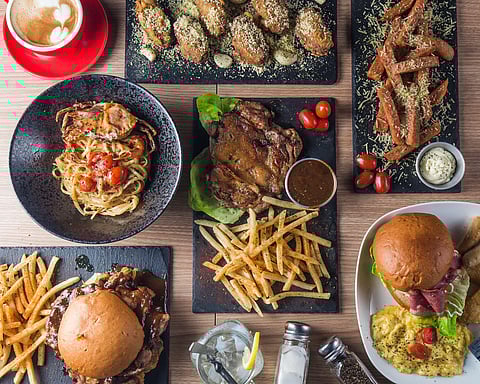 With THESE 7 KnockOFF BOGO food deals in Lucknow, unlock the best times with your girls today!