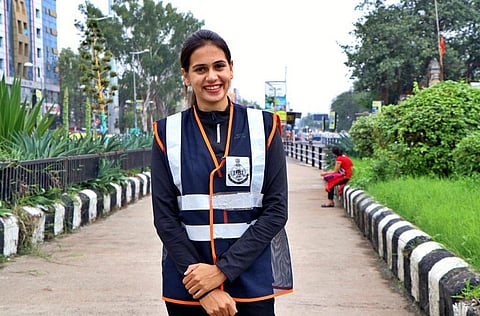 An inspiration for all, meet Indore's Shubhi Jain who's an RJ, Entrepreneur & Traffic warden!