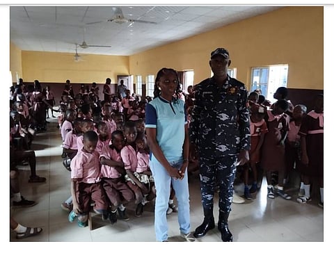 The beneficiaries with the representatives of the foundation