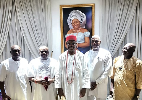 South East APC chieftains with Obi of Onitsha, Igwe Alfred Nnaemeka Achebe